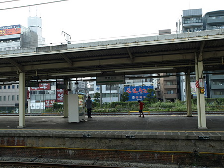 東神奈川駅の煉瓦のホーム