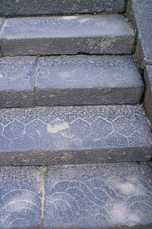 東大寺二月堂石段 青海波文様2010年04月04日_DSC_1213