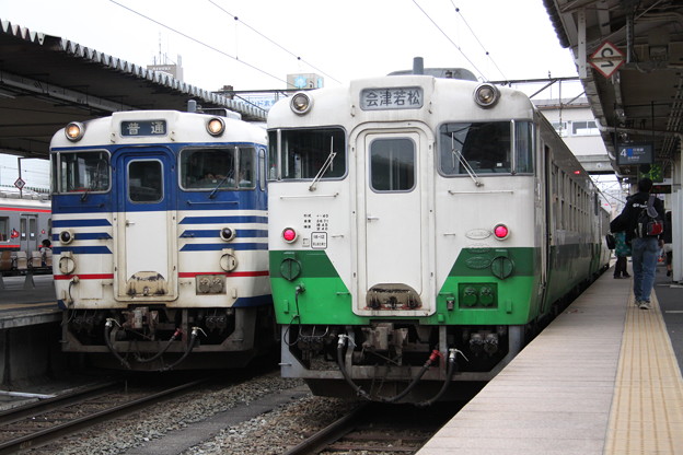 Photos: 会津若松駅で並ぶキハ40系