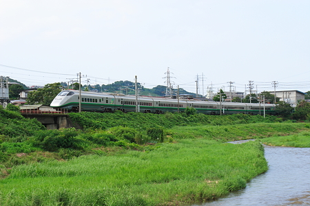 前川を渡るＥ３系