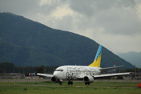 ボーイング737-500通称ベアドゥ　山形空港