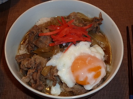 牛丼の温泉卵のせ