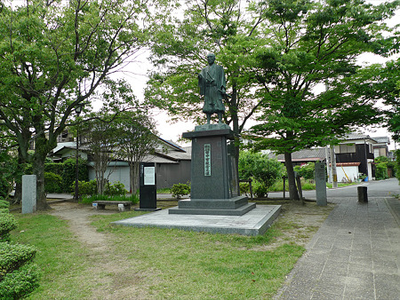 柳川の川下り~田中吉政公之像