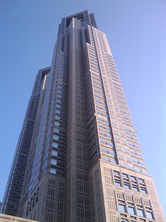 2010-06-02-東京都庁 横から。17.07.45