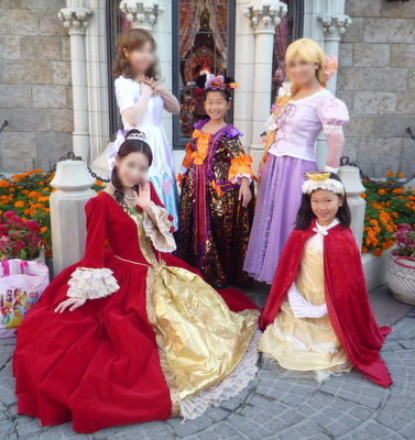 プリンセス達 写真共有サイト フォト蔵 東京ディズニーランド ハロウィン キャラクターの全身衣装を着用可能特集 12 画像集 Naver まとめ